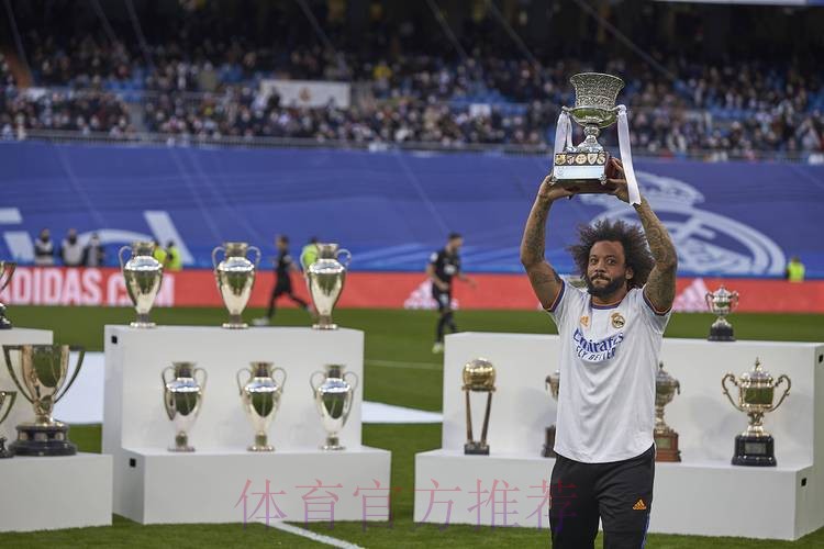 皇马为新援提供12和22号 此前为马塞洛和伊斯科 皇马为新援提供12和22号 此前为马塞洛和伊斯科